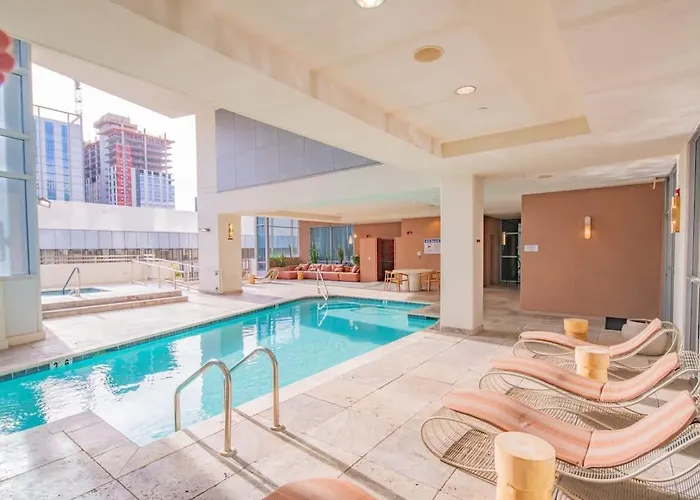 Apartment Near Chase Field Balcony Pool Gym Parking Wd Phoenix