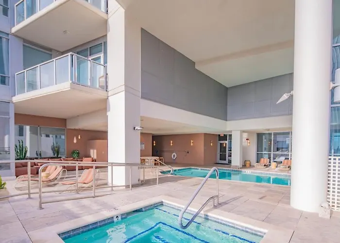 Apartment Near Chase Field Balcony Pool Gym Parking Wd