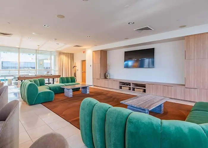 Apartment Near Chase Field Balcony Pool Gym Parking Wd Phoenix